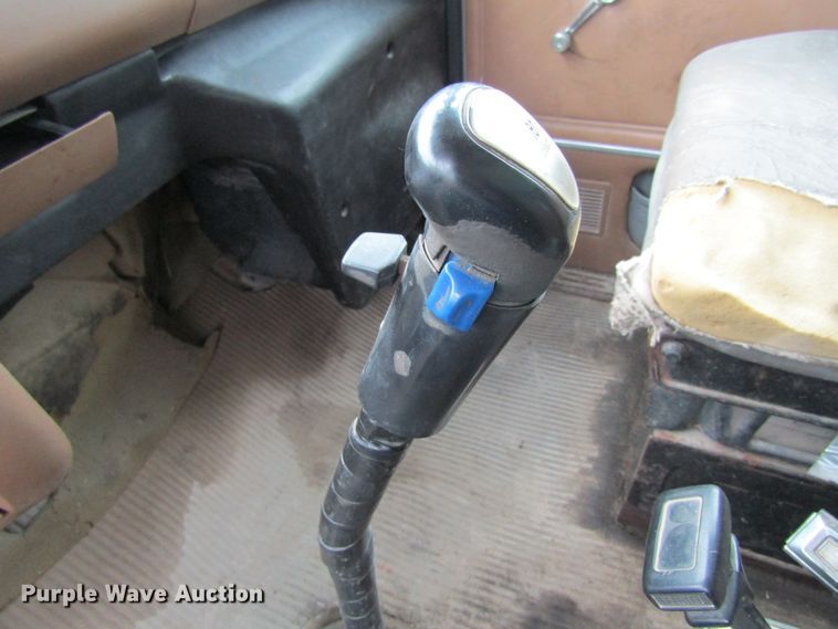 image for item EV9273 1992 Ford LT8000  dump truck