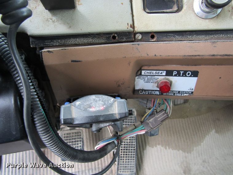 image for item EV9273 1992 Ford LT8000  dump truck