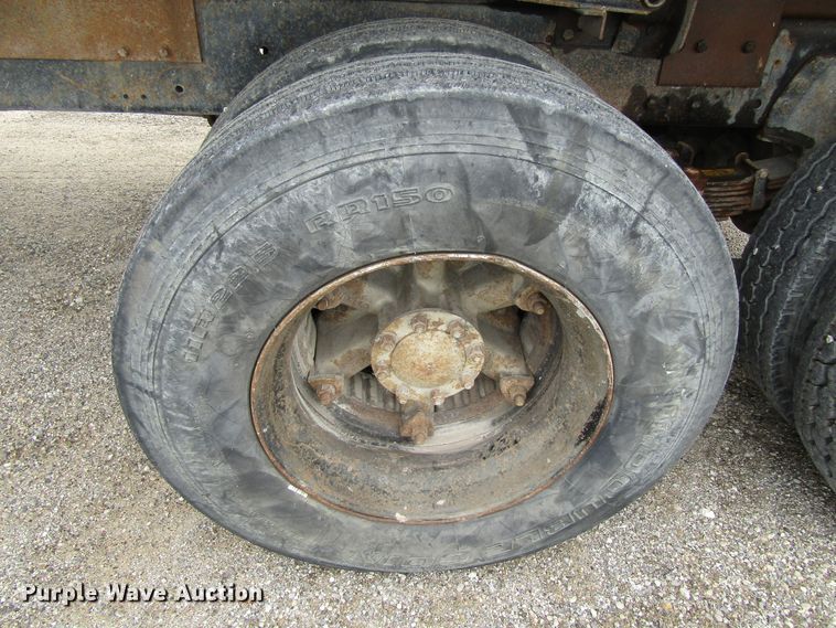 image for item EV9273 1992 Ford LT8000  dump truck