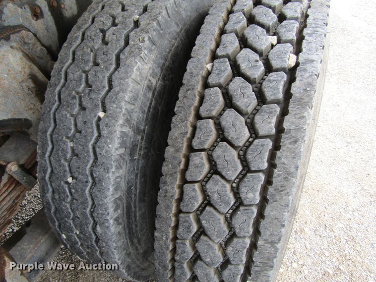 image for item EV9273 1992 Ford LT8000  dump truck