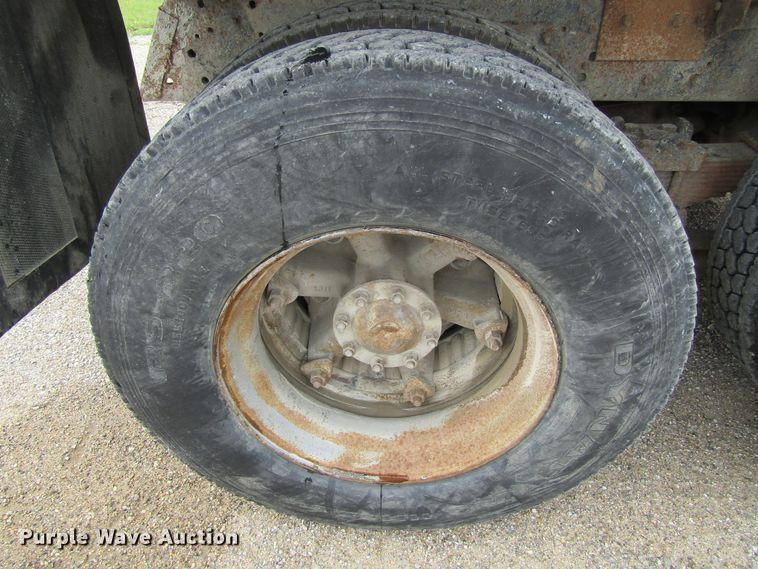 image for item EV9273 1992 Ford LT8000  dump truck