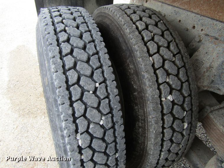 image for item EV9273 1992 Ford LT8000  dump truck