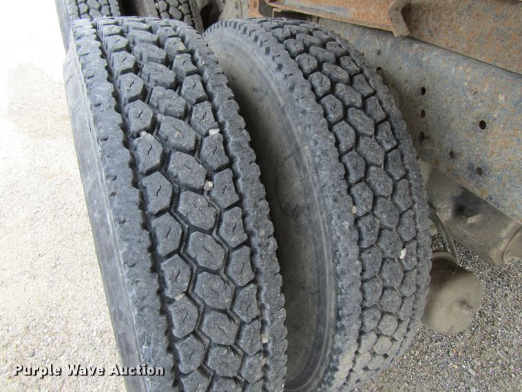 image for item EV9273 1992 Ford LT8000  dump truck