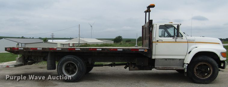 image for item EV9274 1995 Ford F800  flatbed truck