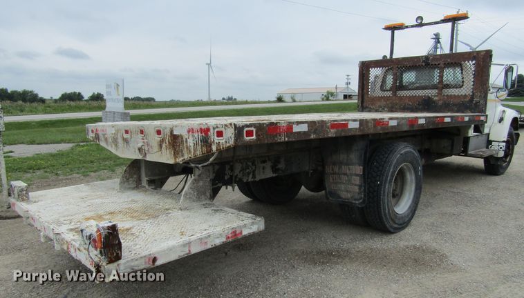 image for item EV9274 1995 Ford F800  flatbed truck