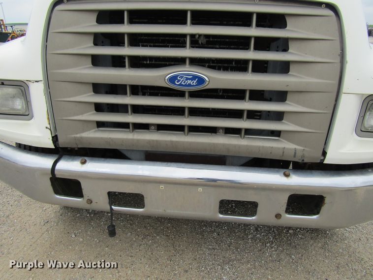 image for item EV9274 1995 Ford F800  flatbed truck