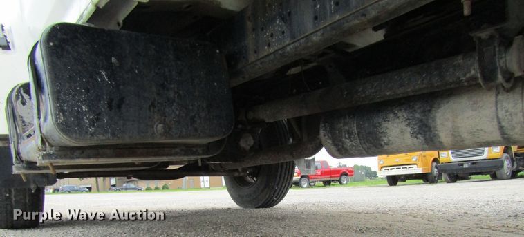 image for item EV9274 1995 Ford F800  flatbed truck