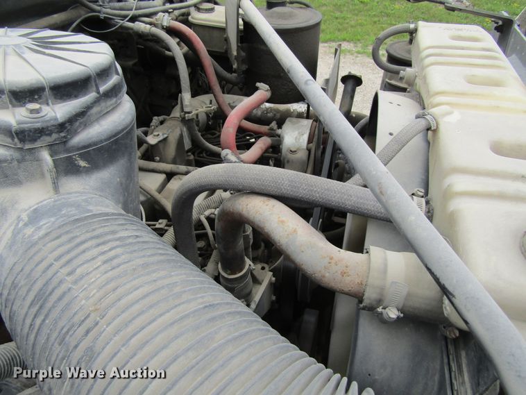 image for item EV9274 1995 Ford F800  flatbed truck