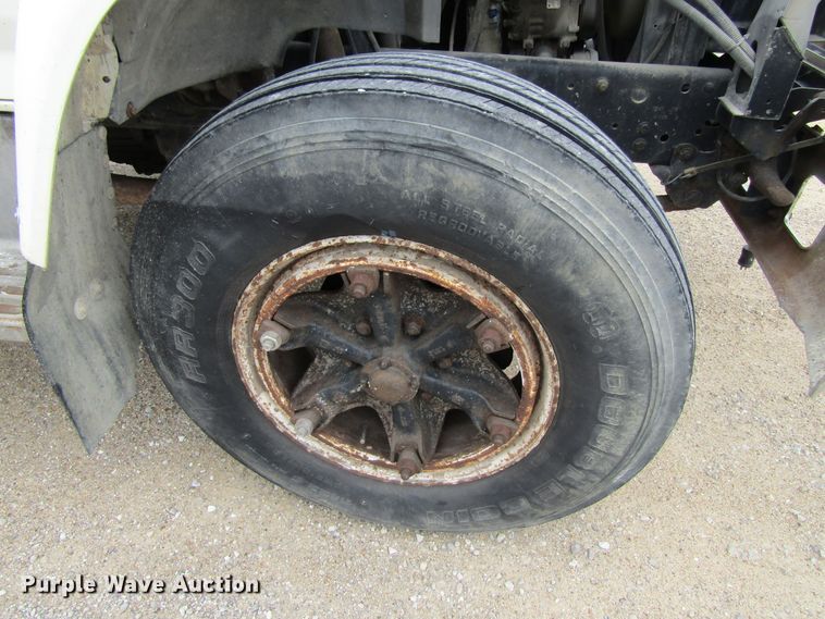 image for item EV9274 1995 Ford F800  flatbed truck