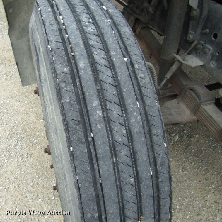 image for item EV9274 1995 Ford F800  flatbed truck