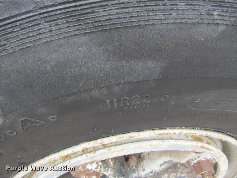 image for item EV9274 1995 Ford F800  flatbed truck