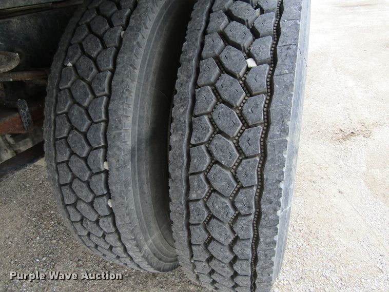 image for item EV9274 1995 Ford F800  flatbed truck