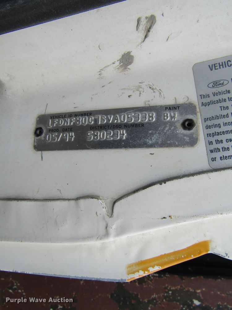 image for item EV9274 1995 Ford F800  flatbed truck