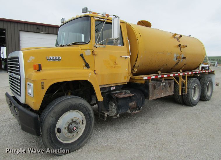 image for item EV9275 1988 Ford LN8000  water truck