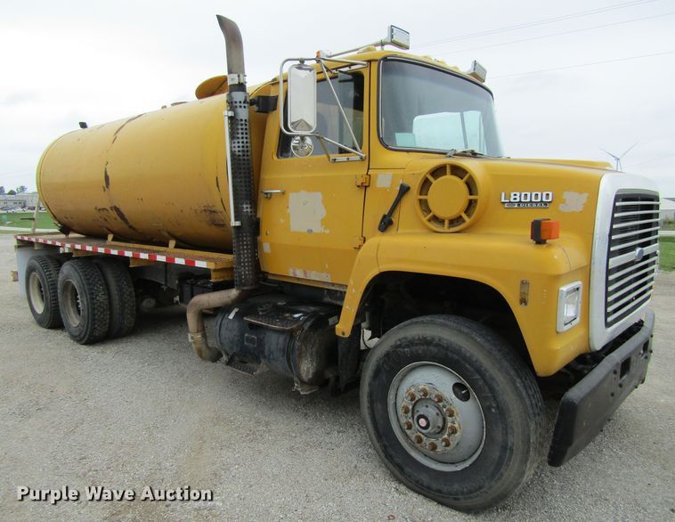 image for item EV9275 1988 Ford LN8000  water truck