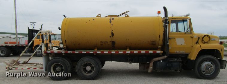 image for item EV9275 1988 Ford LN8000  water truck