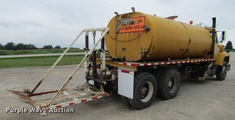 image for item EV9275 1988 Ford LN8000  water truck