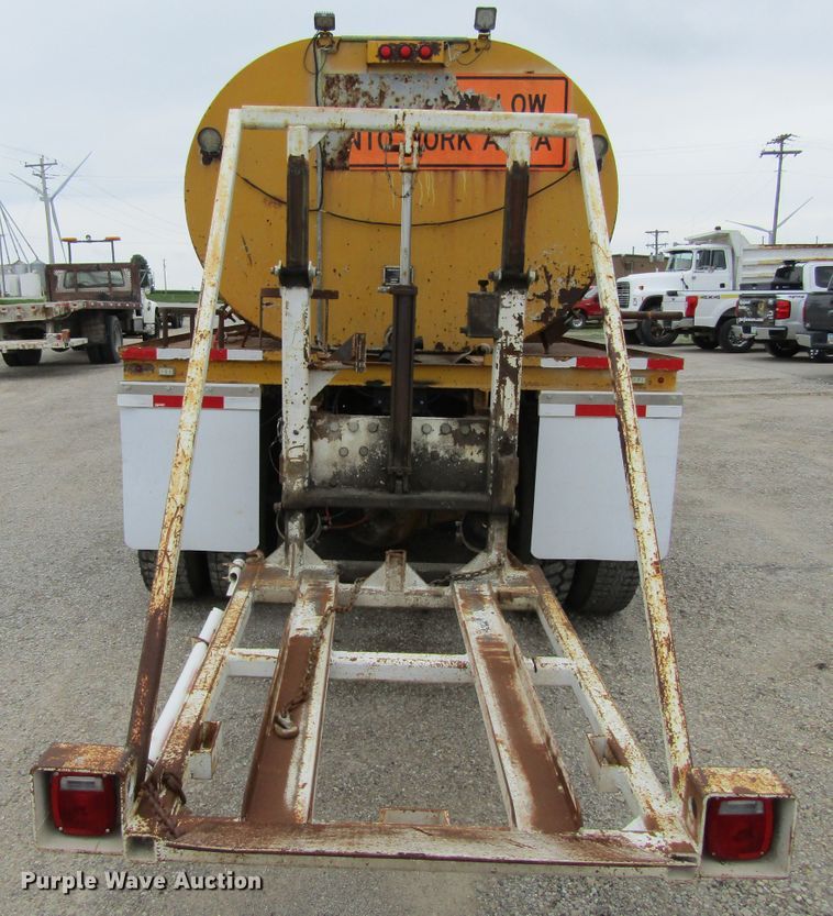 image for item EV9275 1988 Ford LN8000  water truck