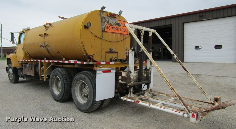 image for item EV9275 1988 Ford LN8000  water truck