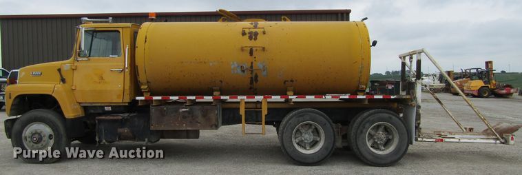 image for item EV9275 1988 Ford LN8000  water truck