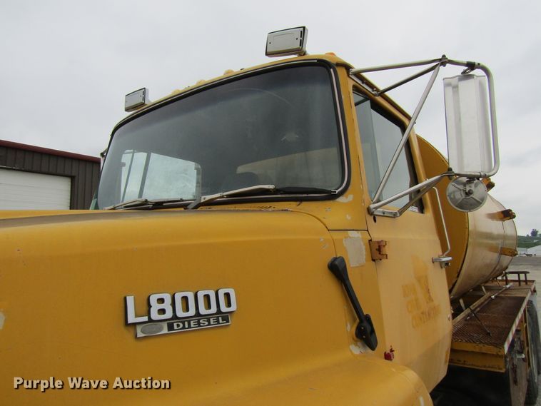 image for item EV9275 1988 Ford LN8000  water truck