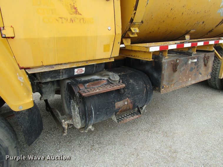 image for item EV9275 1988 Ford LN8000  water truck