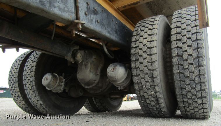 image for item EV9275 1988 Ford LN8000  water truck