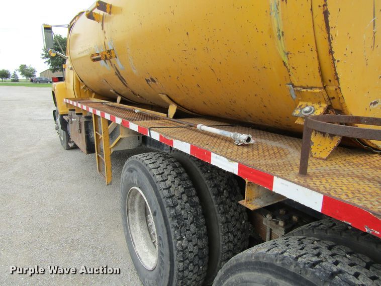 image for item EV9275 1988 Ford LN8000  water truck