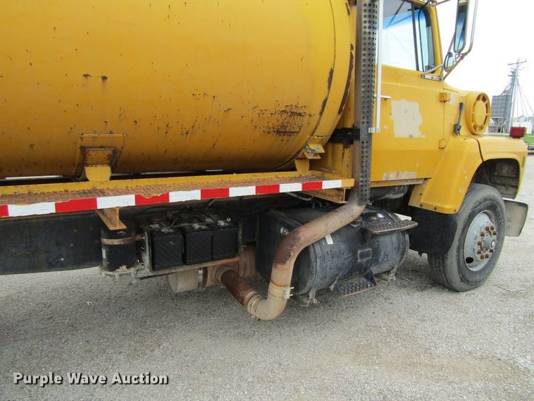 image for item EV9275 1988 Ford LN8000  water truck