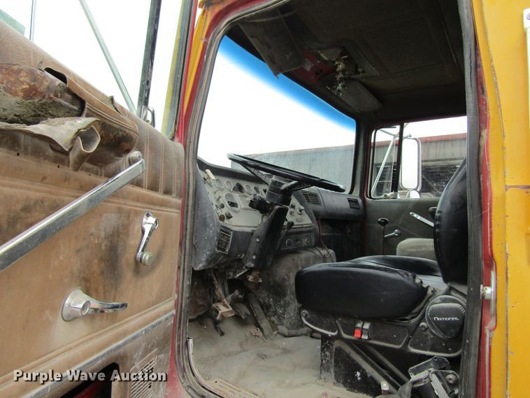 image for item EV9275 1988 Ford LN8000  water truck