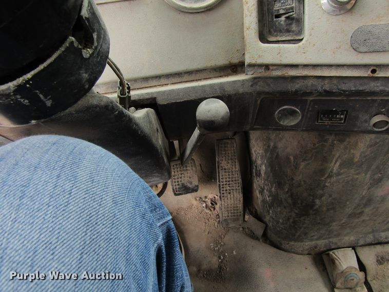 image for item EV9275 1988 Ford LN8000  water truck