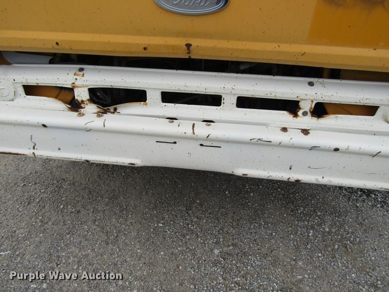 image for item EV9276 1989 Ford C8000  flatbed truck