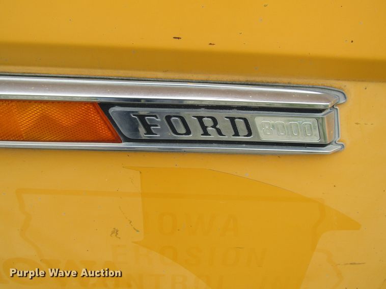 image for item EV9276 1989 Ford C8000  flatbed truck