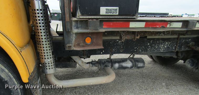 image for item EV9276 1989 Ford C8000  flatbed truck