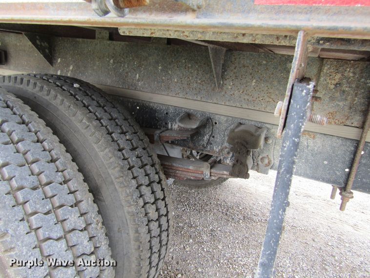 image for item EV9276 1989 Ford C8000  flatbed truck