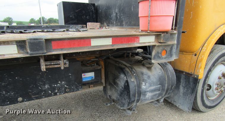 image for item EV9276 1989 Ford C8000  flatbed truck