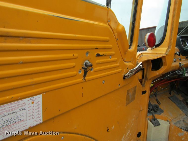 image for item EV9276 1989 Ford C8000  flatbed truck