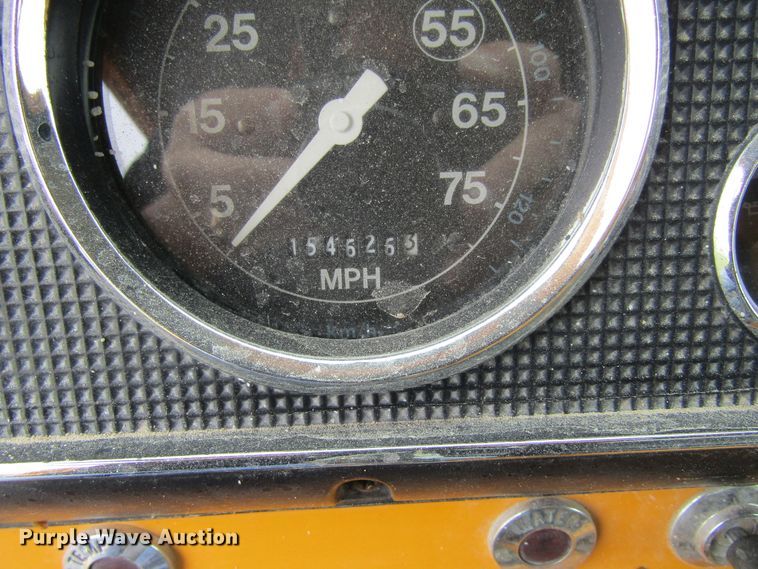 image for item EV9276 1989 Ford C8000  flatbed truck