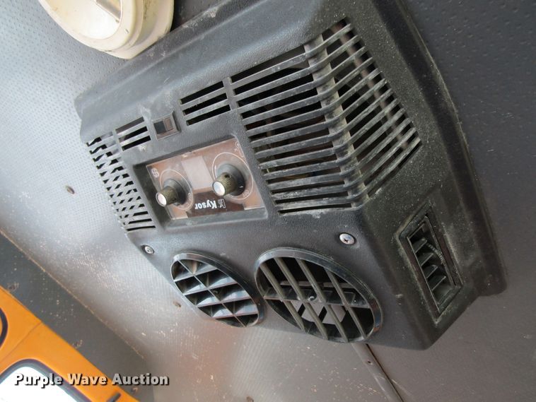 image for item EV9276 1989 Ford C8000  flatbed truck