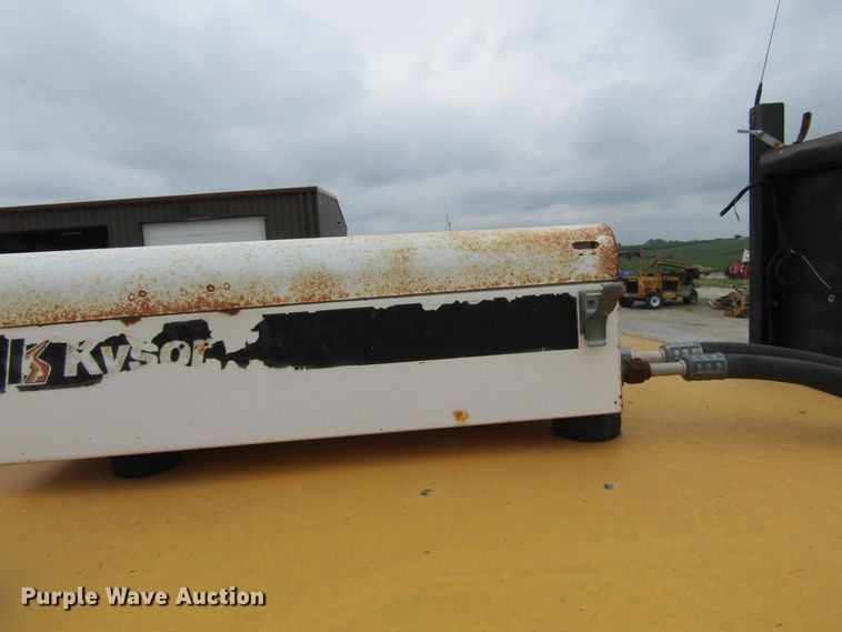 image for item EV9276 1989 Ford C8000  flatbed truck