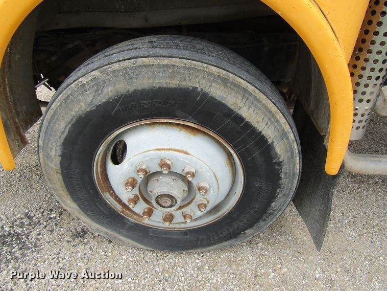 image for item EV9276 1989 Ford C8000  flatbed truck