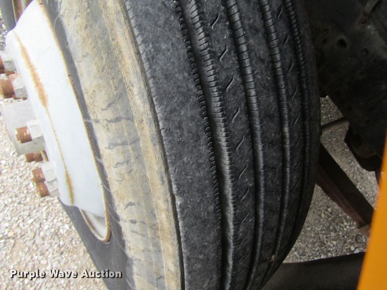 image for item EV9276 1989 Ford C8000  flatbed truck