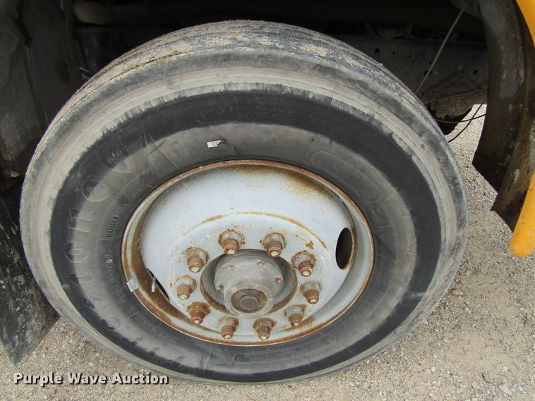 image for item EV9276 1989 Ford C8000  flatbed truck