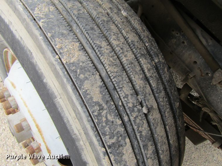 image for item EV9276 1989 Ford C8000  flatbed truck