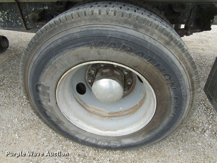 image for item EV9276 1989 Ford C8000  flatbed truck