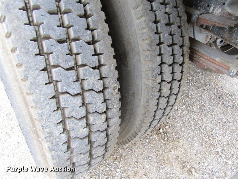 image for item EV9276 1989 Ford C8000  flatbed truck