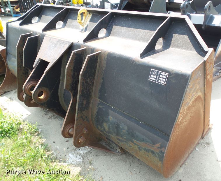 image for item HF9928 2008 AIM DLATT1015  10'W wheel loader bucket