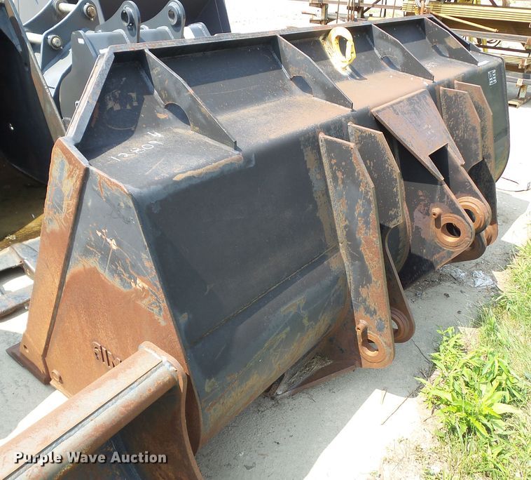 image for item HF9928 2008 AIM DLATT1015  10'W wheel loader bucket