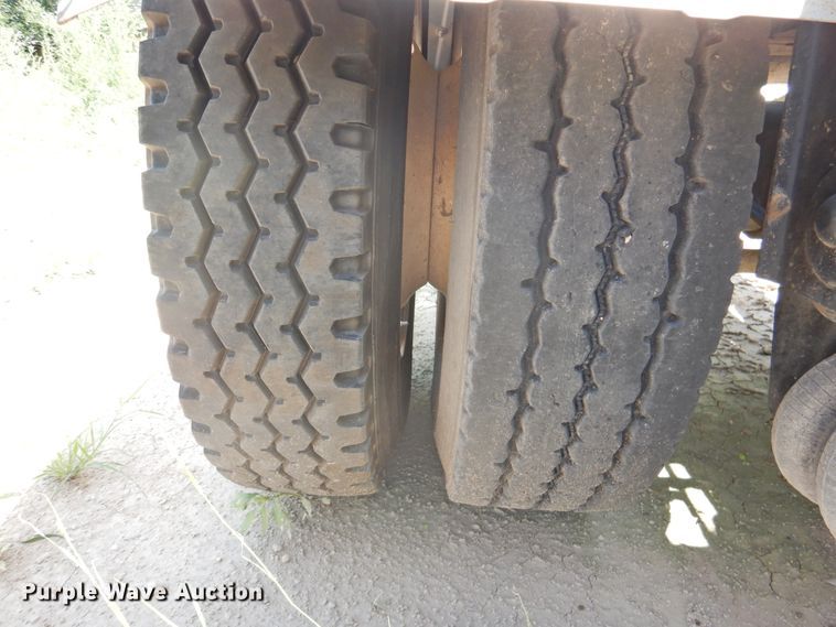 image for item HN9040 2013 Dragon  roll-off container trailer