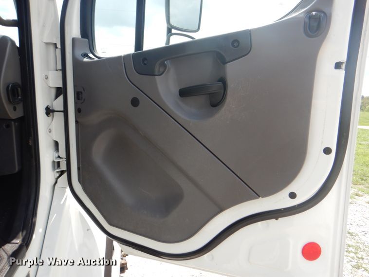 image for item HT9331 2016 Freightliner M2 106  vacuum truck